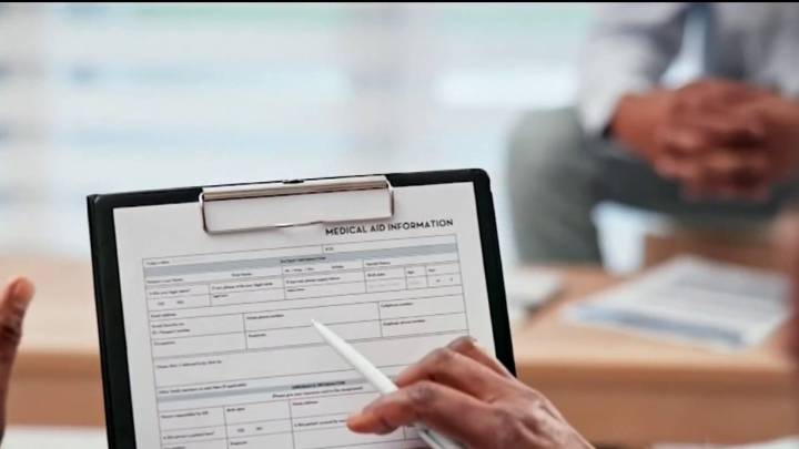 ¿A qué se debe el aumento en costos de atención médica?