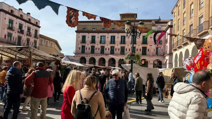 El Mercado Renacentista deja buenas ventas en un animado fin de semana