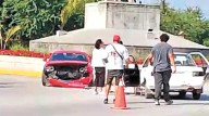 Colisiona auto deportivo vs taxi en Tequesquitengo