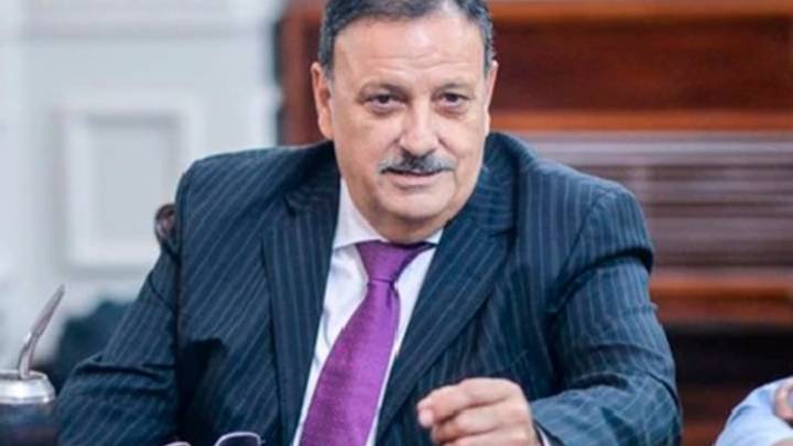 Ricardo Quintela le pidió la renuncia a todo su Gabinete