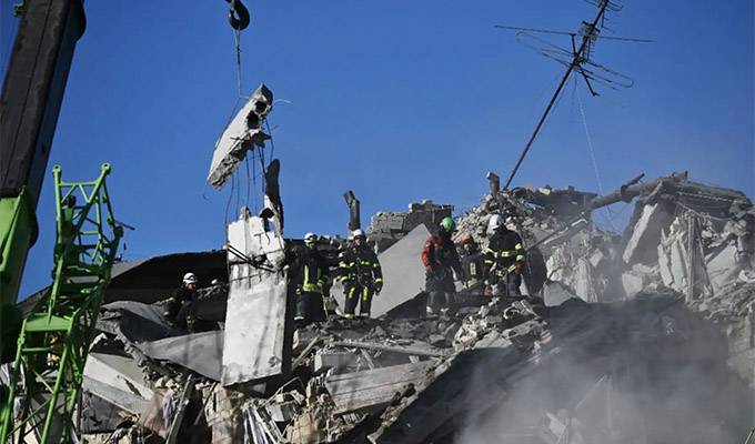 Al menos 4 muertos y más 20 heridos deja nuevo ataque "masivo" ruso contra la capital ucraniana