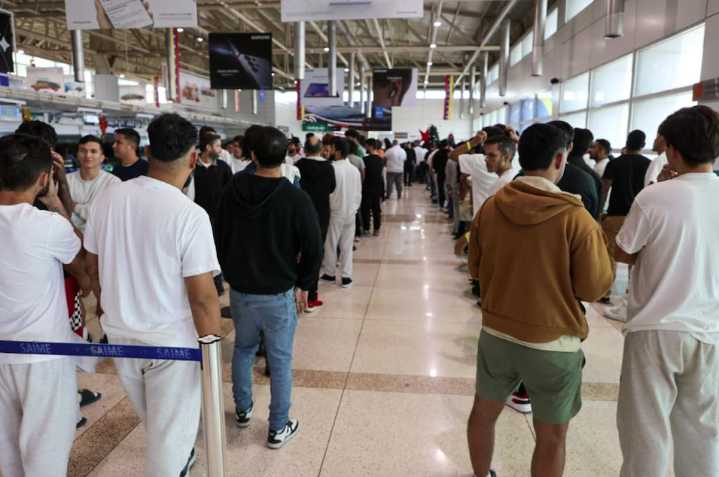 Venezolano deportado relata agresiones sufridas durante detención en Estados Unidos