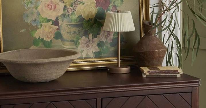 Dusk's rechargeable lamp that leaves homes in a 'warm glow' now £19 in Black Friday sale