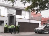 Movimiento policial en residencia de embajada de México tras sentencia y orden de captura para Betssy Chávez