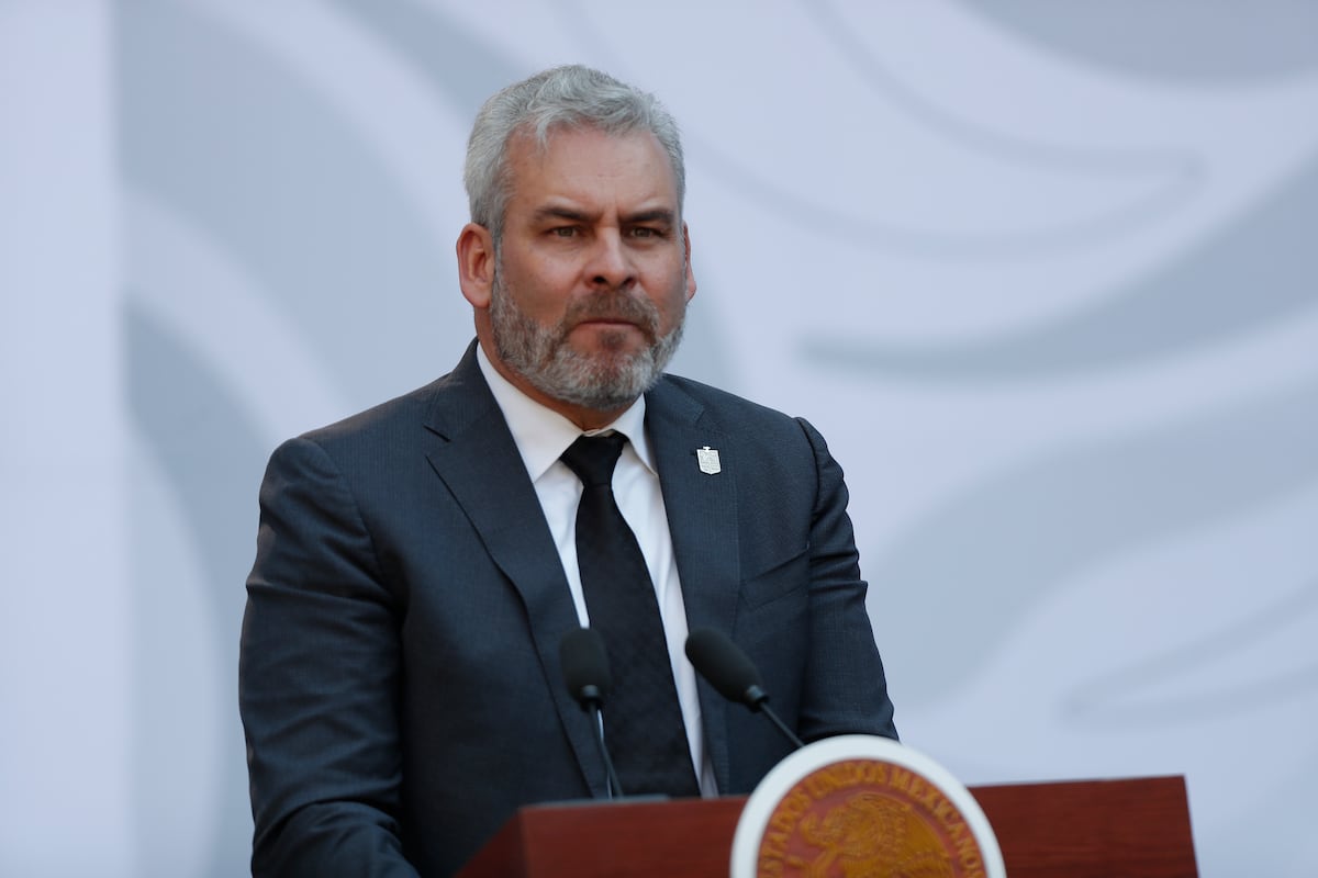 Ramírez Bedolla, el gobernador al que se le incendió Michoacán en un mes