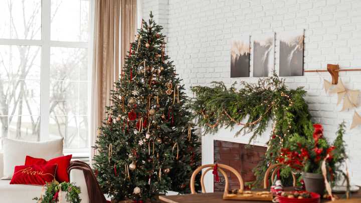 12 Christmas Decor Trends That Are Dominating The 2025 Holiday Season