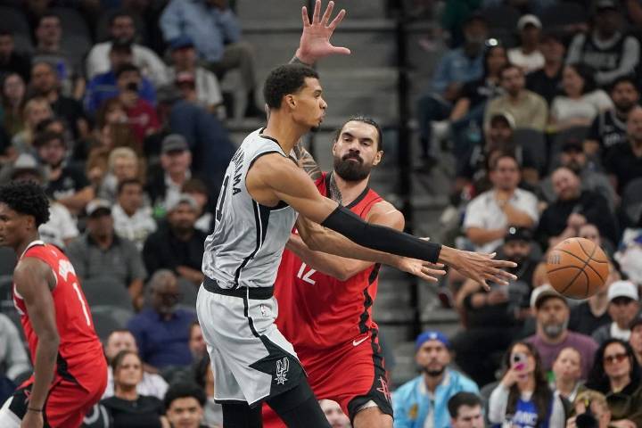 Deadspin | Spurs end Rockets' win streak in NBA Cup opener for both