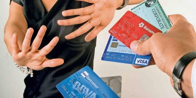 Diputados aprueban reforma contra abusos en cobros con tarjetas bancarias