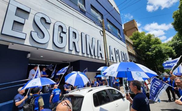 Nuevo reclamo de los empleados de Gimnasia por la falta de pago de salarios