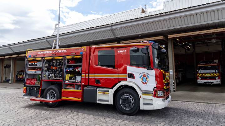Un incendio en una vivienda de A Coruña deja un muerto y obliga a desalojar el edificio