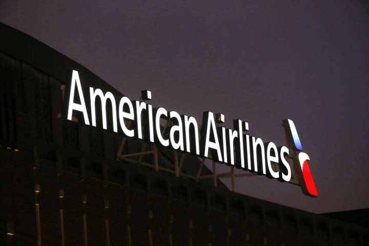 Five hospitalized after an ‘odor’ diverts American Airlines flight to Houston