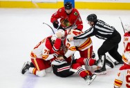 Photos: Chicago Blackhawks beat the Calgary Flames 5-2 at the United Center – Chicago Tribune