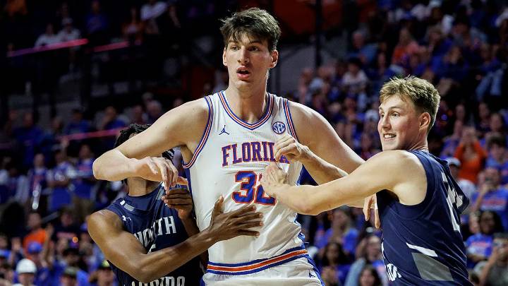 College basketball: World's tallest teenager Olivier Rioux makes Florida debut