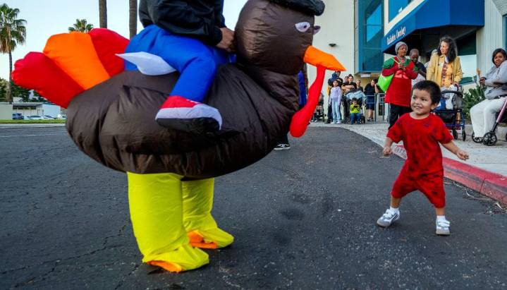 Community Hospital of San Bernardino dishes up Thanksgiving feast