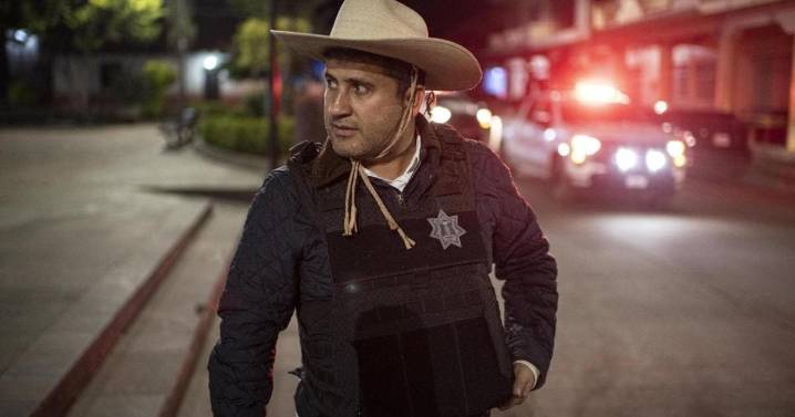 Detienen a siete escoltas de Carlos Manzo en Uruapan