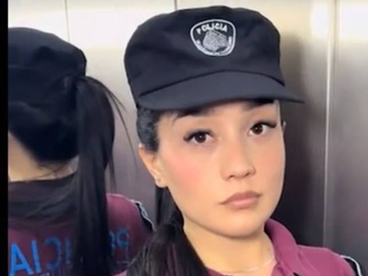 Escándalo en la Policía de la Ciudad: suspendieron a una agente por grabar videos en TikTok con su uniforme