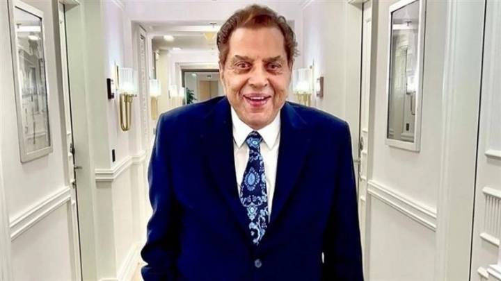 Bollywood Veteran Actor Dharmendra on Ventilator Support at Breach Candy Hospital in Mumbai