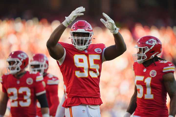 Chiefs’ Defense Shines, Sparks Unforgettable Arrowhead Moment