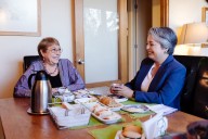 Michelle Bachelet hace un gesto a Jeannette Jara: “Es una mujer responsable y dedicada a las políticas públicas”