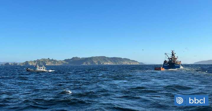 VIDEO | Exitoso rescate de tripulantes de embarcación que se estaba hundiendo cerca de Isla Quiriquina