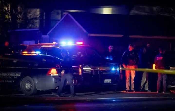 Cuatro muertos y al menos diez heridos tras tiroteo masivo en reunión familiar en Stockton, California; sospechoso prófugo