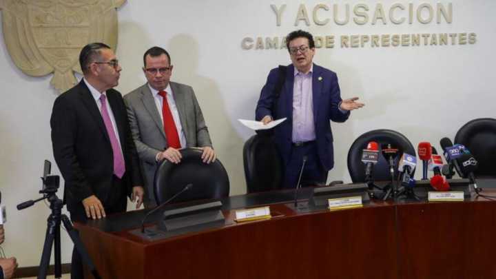 Triunvirato de investigadores del presidente Gustavo Petro de la Comisión de Acusaciones realizó inspección en el Consejo Nacional Electoral