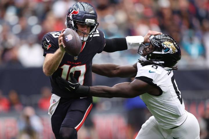 Deadspin | NFL roundup: Texans outscore Jags 26-0 in 4th, surge to win