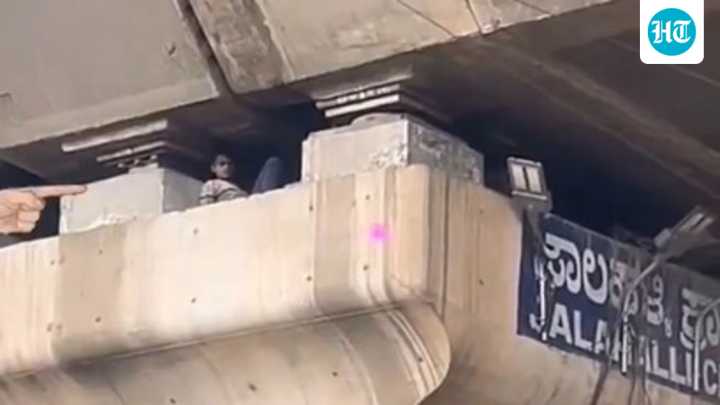 Video of man resting in Bengaluru flyover pillar goes viral. Internet baffled