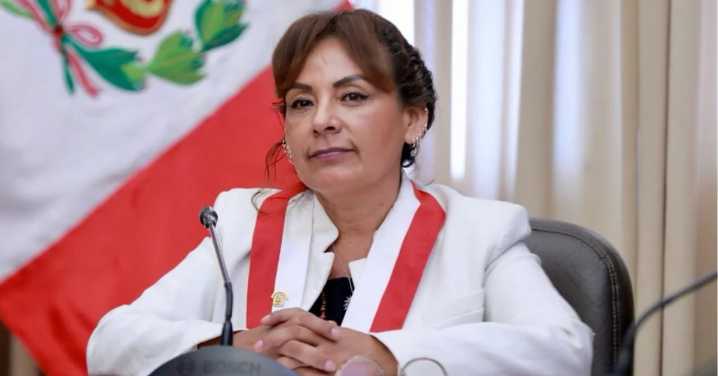 Comisión de Ética posterga voto sobre denuncia en contra de Kira Alcarráz tras amenaza a periodista