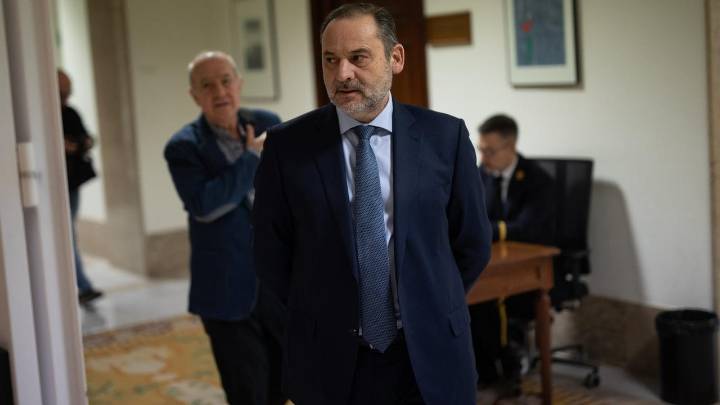 El futuro político y judicial de Ábalos: si mañana se ordena su ingreso en prisión, no perdería su escaño en el Congreso