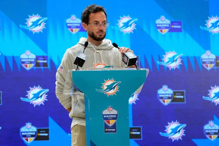 Dolphins Q&A: Is Mike McDaniel era analogous to mediocrity?