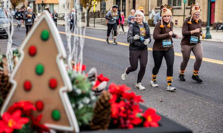 Thousands run in Thanksgiving Day SMT Turkey Trot 5k: photos