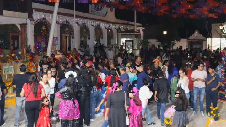 Explota Carro Alegórico en Mazatepec, Morelos, en Desfile de Día de Muertos y Deja 10 Heridos