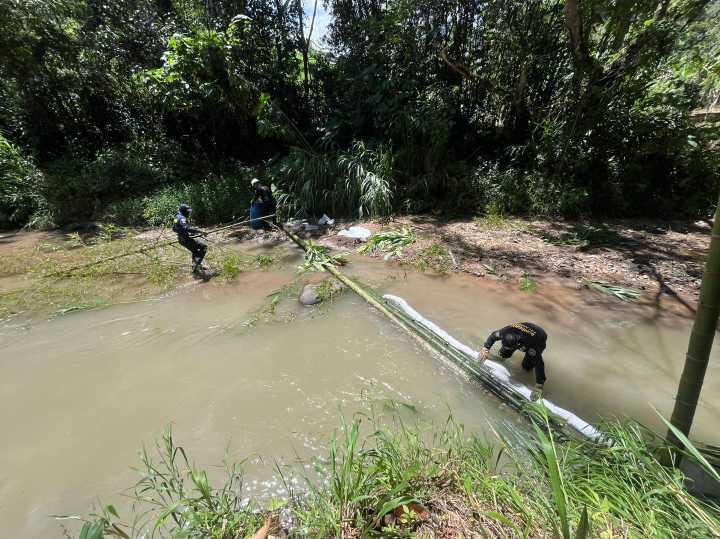 Persisten los riesgos ambientales tras derrame de diésel que afectó fuentes hídricas en Pitalito