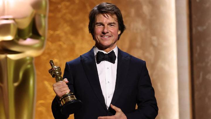Tom Cruise receives Honorary Oscar with an emotional speech
