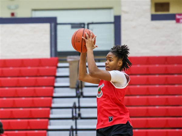 2025-26 CHSL girls basketball preview: 3 area teams sharpen skills in tough league