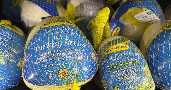 Trump touts Walmart's Thanksgiving meal savings, but what's actually inside?