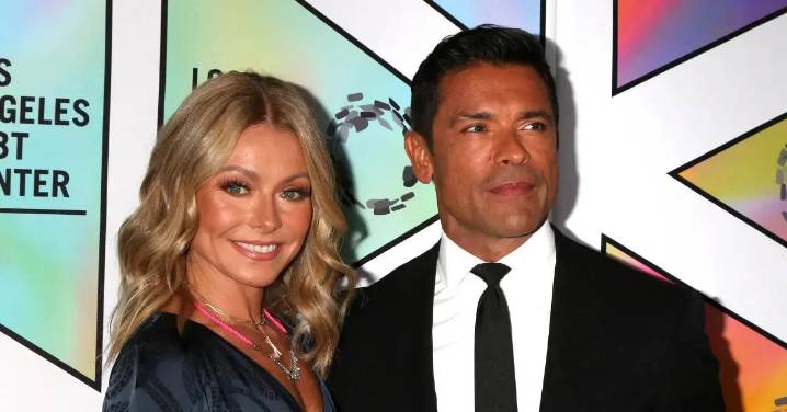 Mark Consuelos Massages Kelly Ripa's Leg on 'Live': 'That Feels Good!'