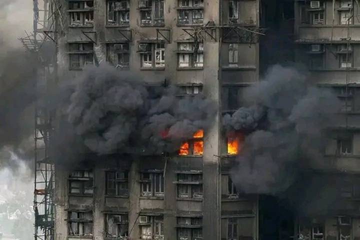 Localizan a 144 desaparecidos del incendio de Hong Kong; aun faltan 150 personas por contactar