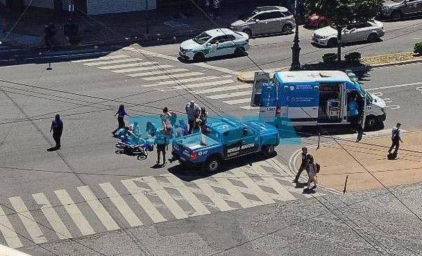 Accidente en Diagonal 80: una motociclista resultó herida tras despistarse y caer al asfalto