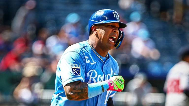 Salvador Pérez acuerda contrato de dos años con los Reales