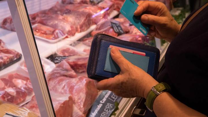 Las familias se endeudan al mayor nivel de la historia para sus gastos cotidianos