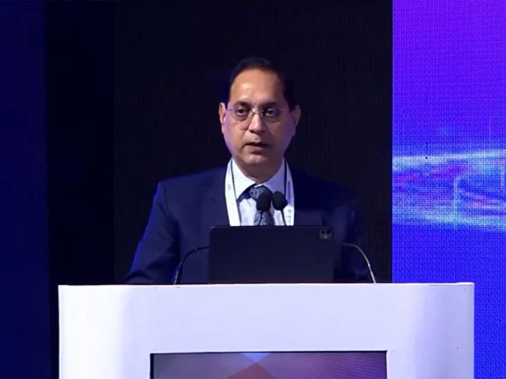 SEBI chief highlights growing trust in Indian capital markets, em