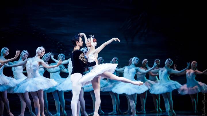 What's happening: 'Swan Lake', 'Mighty Ducks', annual rowing regatta