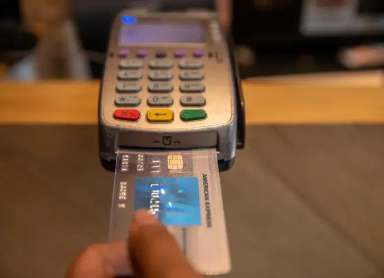Compras con tarjeta le saldrán más caras en noviembre con la tasa de usura en 24,99%