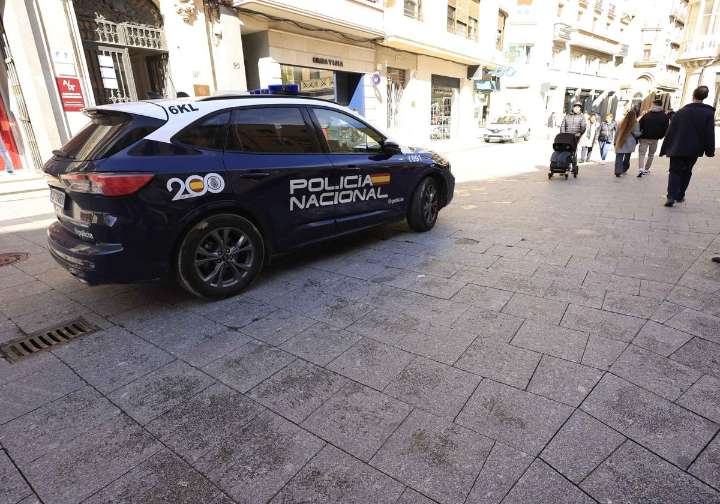 Roban a un repartidor de periódicos el patinete con el que hacía su trabajo