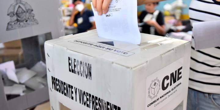 Honduras celebra elecciones presidenciales bajo denuncias de fraude y la atenta mirada de Estados Unidos