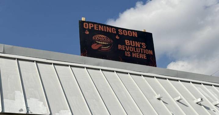 A new burger and bun restaurant is opening on Siegen Lane