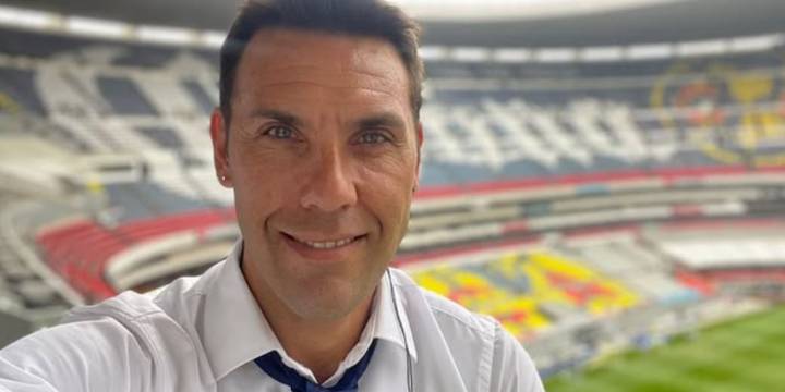 Ruso Zamogilny, analista de TUDN, protagoniza pelea en redes con un seguidor: “Pago impuestos para tu beca”