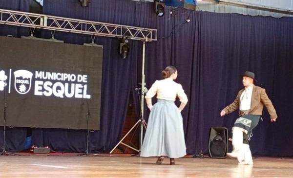 Más de 200 participantes disputan posibilidad de llegar al Festival Nacional del Folclore